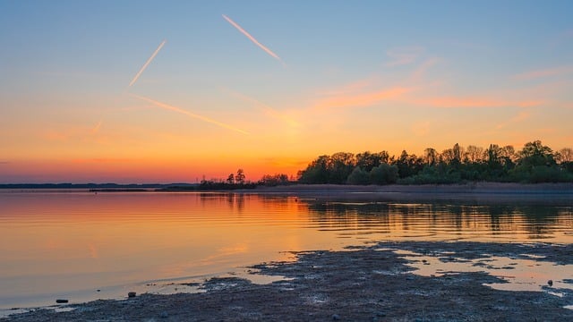 **”Mikro-Trendy”: Jak Algorytmy Social Media Zawężają Naszą Percepcję Mody i Jak z Tym Walczyć?**